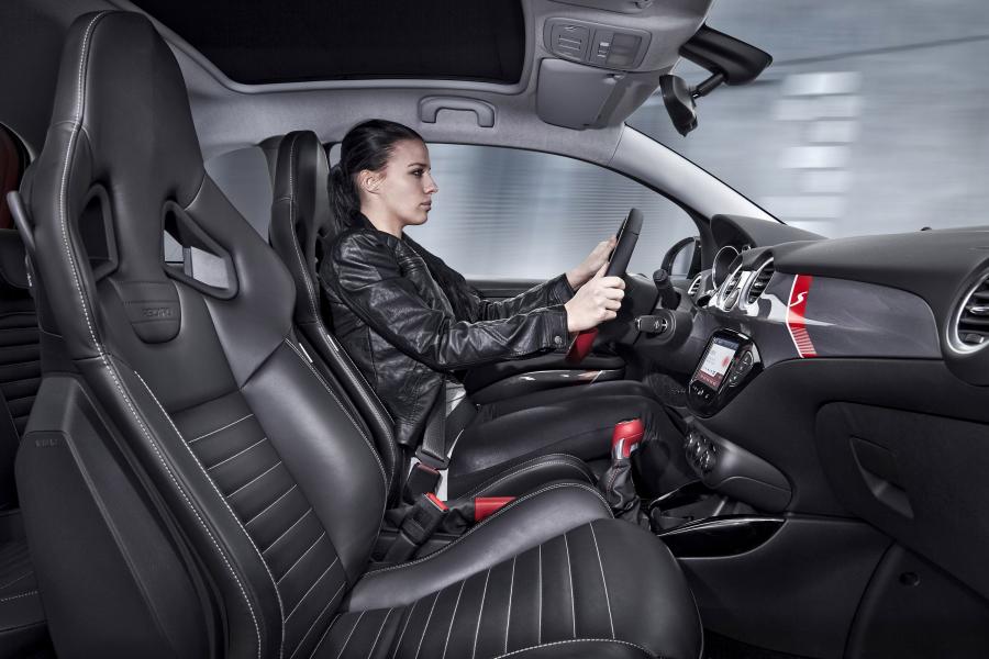  Opel Adam Rocks S 2015 года  (фото 12 из 13)